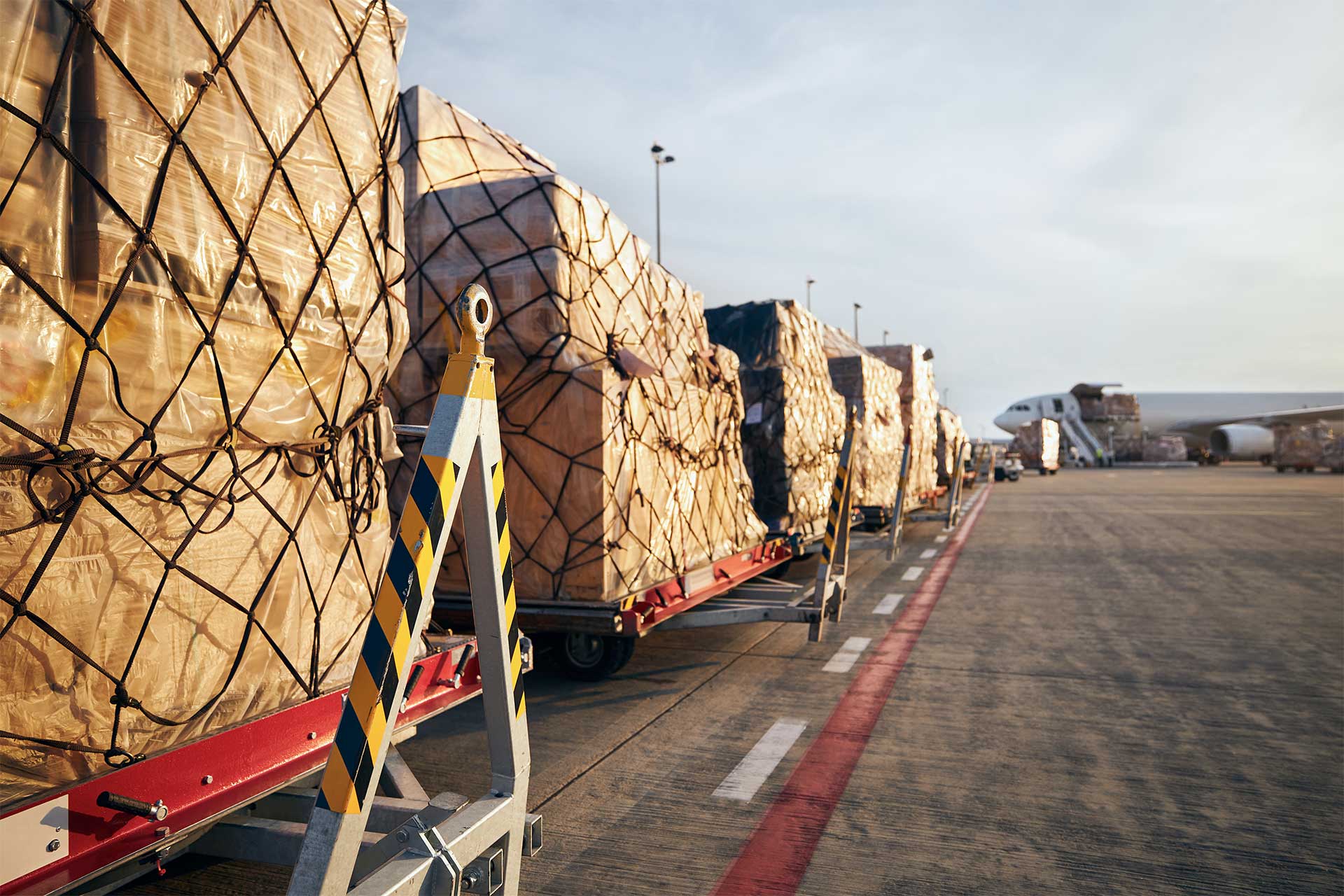 loading-of-cargo-airplane-2023-11-27-05-35-58-utc.jpg